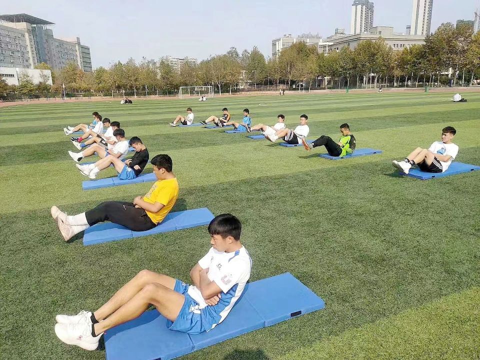 此次代表洪